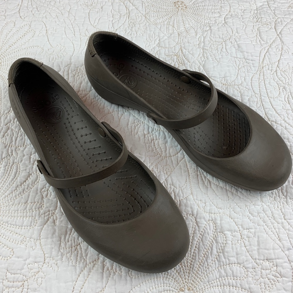 Crocs Mary Jane Brown EUC size 9